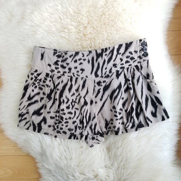 Forever21 | Super soft animal print shorts (S/P) - Picture 11 of 11